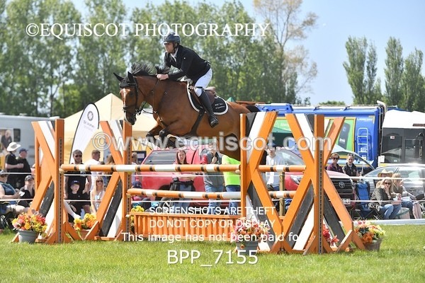 BPP_7155 - CLASS 3 Andrew Hamilton Coach, RHS Foxhunter Championship Qualifier