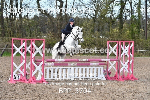 BPP_3704 - CLASS 3 FRI Senior British Novice/ 90cm Open