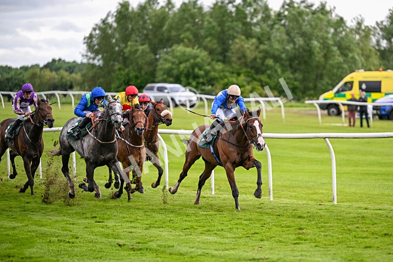 110626-Race 6-Uppercase-5411 - Race 6 20.59pm Racing Again 22nd June Handicap