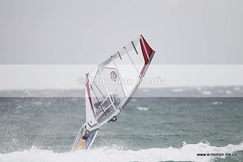 WS 020510-40 - Windsurfing