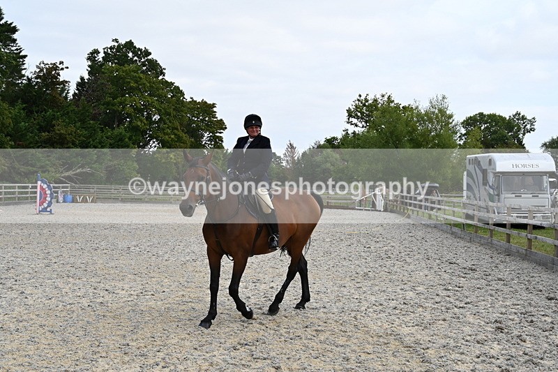 WJ6_3028 - Berks & Bucks - The Old farmhouse - Hound Exercise 20-08-25