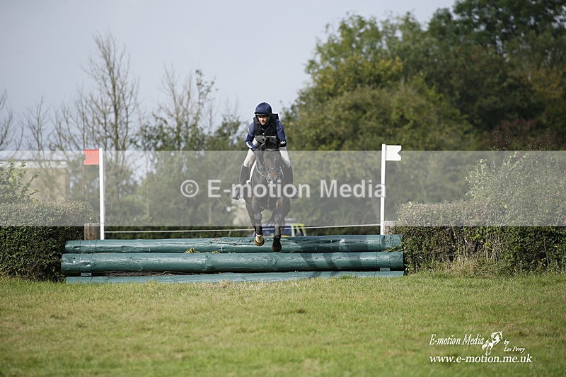  WWHT 171021 2899 - Intermediate (0.90m)  17/10/21