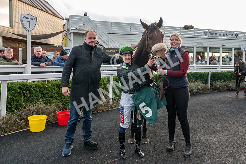 281025-Race 6-The Good Biscuit-8110 - Race 6