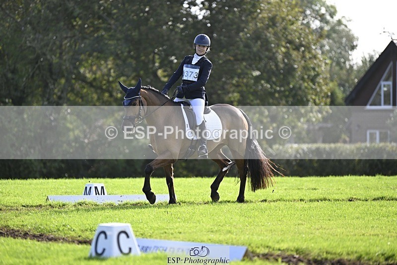 241025-120043-06988 - 373-Isabelle.Thwaite-BEACH.LADY