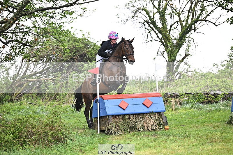 250418-123413-03007 - 080-Tichy.Sanders-SPARHANGER.VELVET