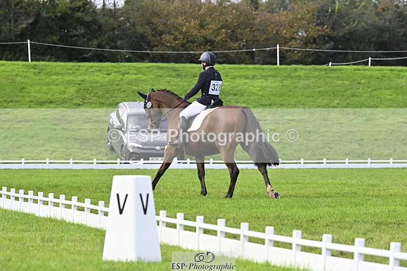 251023A-140851-04264 - D-328-Julia.Knight-Jones