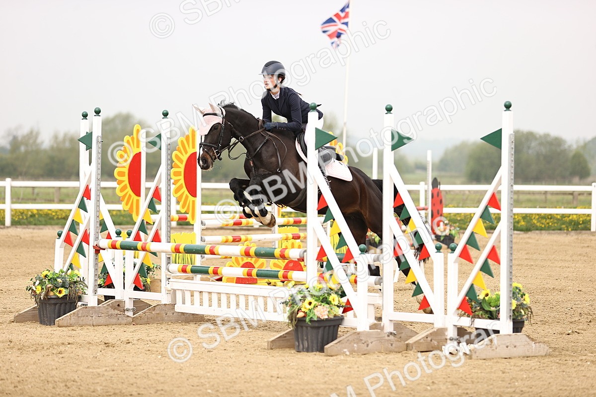  - Class 15 - Senior British novice - 90cm