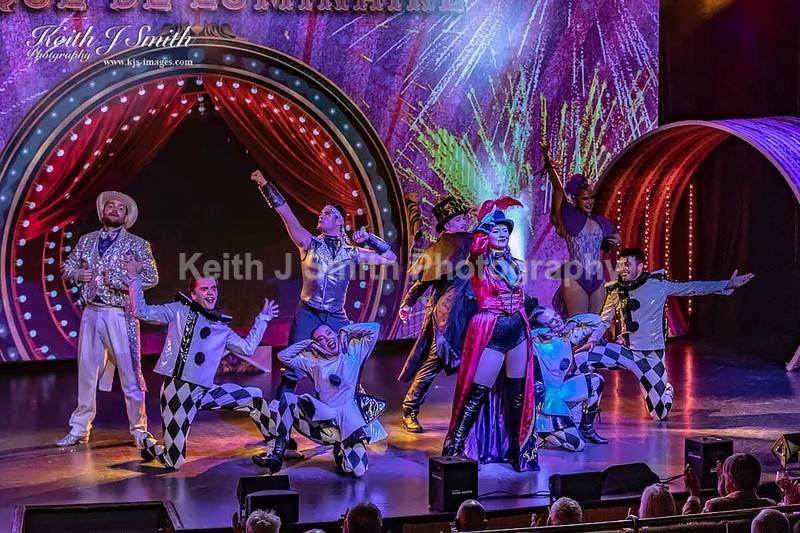 7KJS1356 - Ambition show team