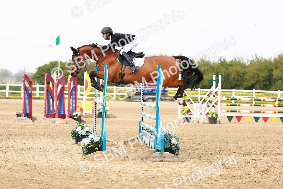  - Class 19 - Senior Foxhunter - 1.20m