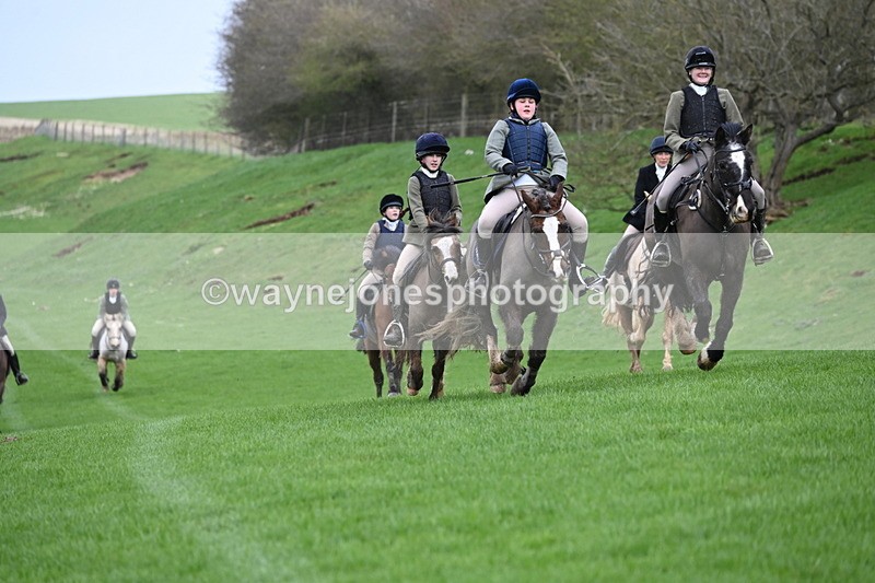 WJ6_9333 - Line Three