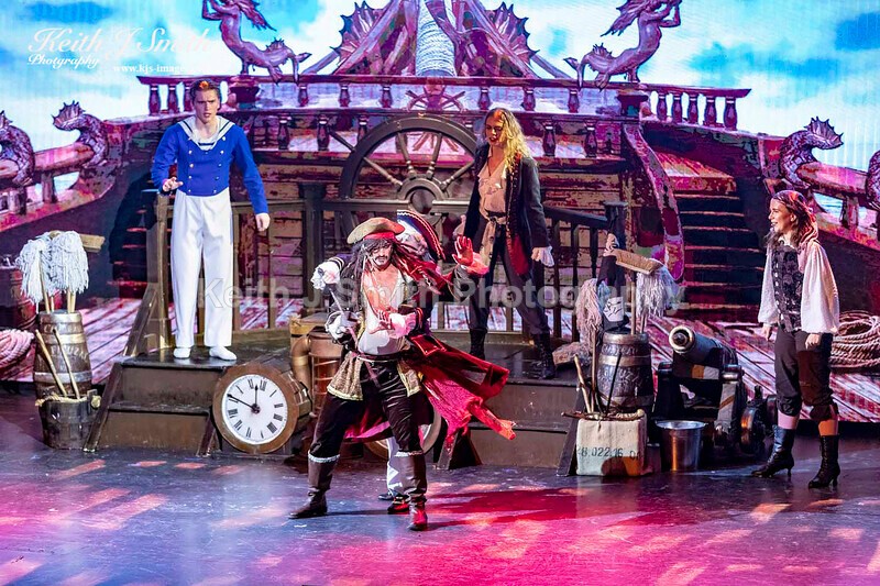 7KJS0993 - Ambition show team