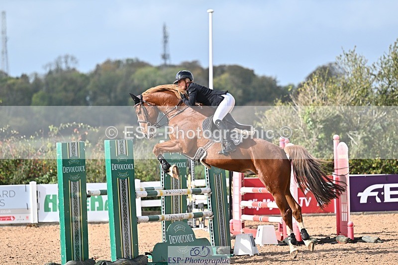 261014-130402-00555 - Cls  05 Snr Newcomers & 1.10m Open