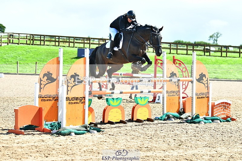 230805A-112802-00303 - Cls 2 Snr Newcomers & 1.10m Open