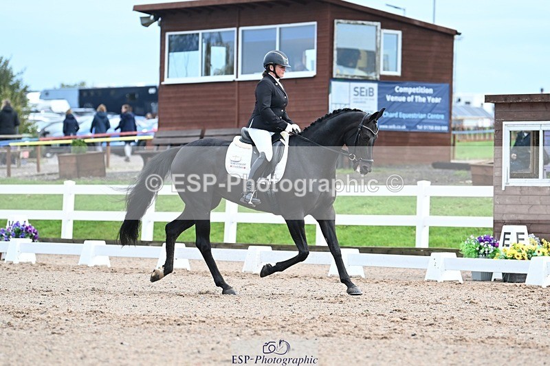 250907-112007-07191 - 003-Helen.JamesDecadent