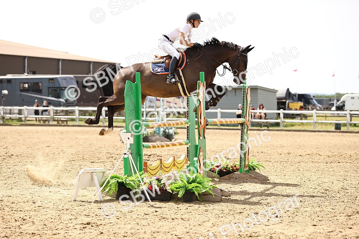 SBM_000577 - Class 15 - Redpost Equestian Senior Foxhunter - 1.20m