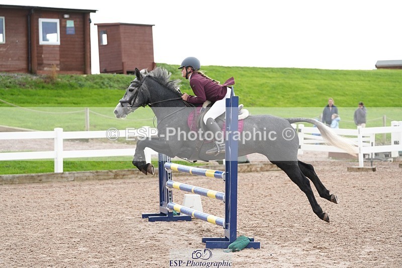 251026-120243-02304 - Cls 4 Pony Winter Novice + 80cm Open