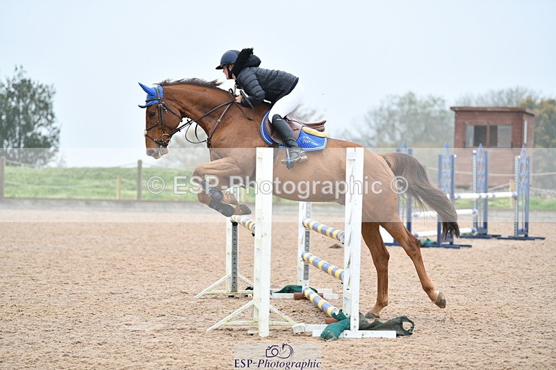 241102A-112429-04285 - SAT Cls 9 British Novice and 90cm Open