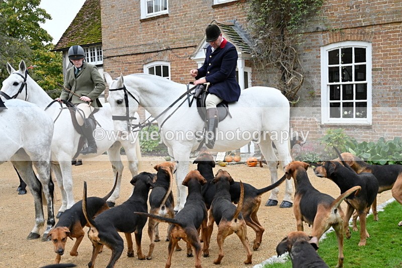 WJ7_6102 - Berks & Bucks - Children's Meet - The Old Farmhouse – Steventon.