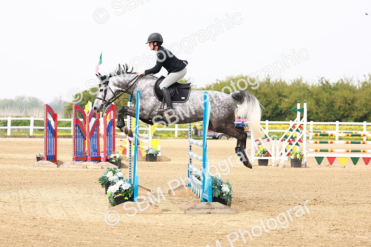  - Class 19 - Senior Foxhunter - 1.20m