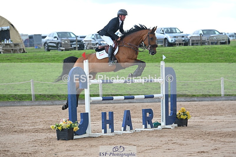 230721A-113500-05700 - Cls 6, 2 Star Medium 1.35m