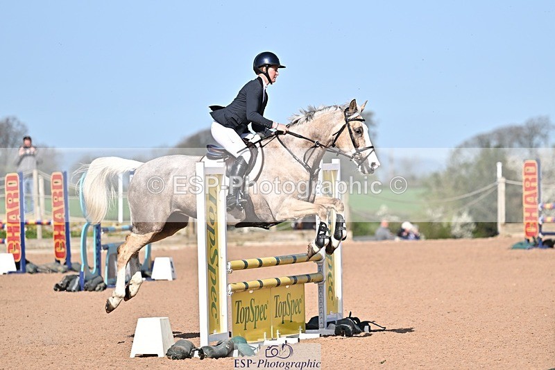 260408-102053-00131 - Cls 2 British Novice and 90cm