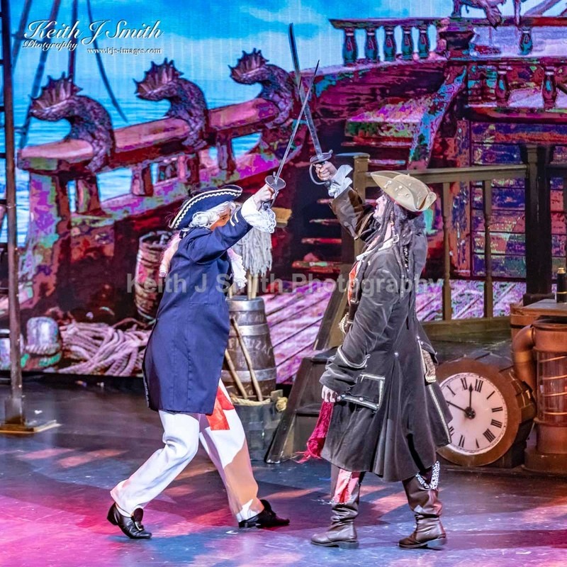 7KJS1002 - Ambition show team