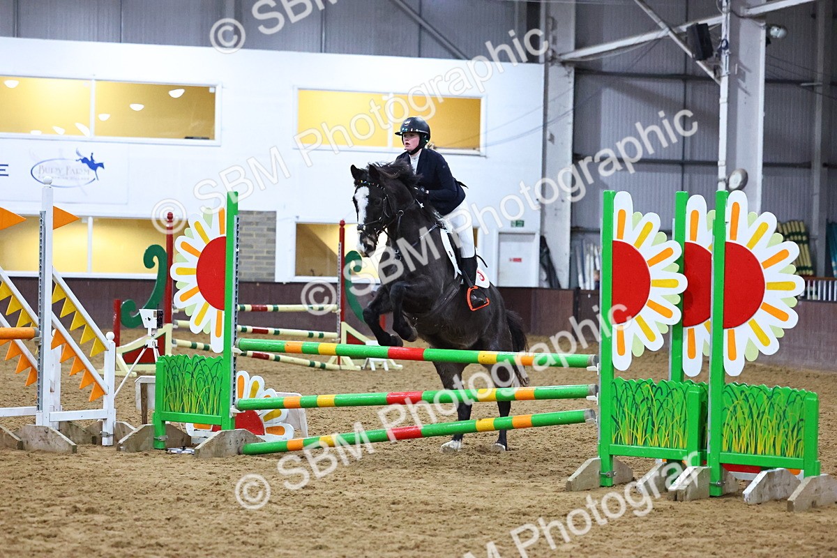 SBM_002834 - Class 6 - Holly & Ivy Stakes - 90cm