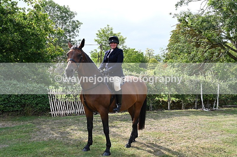 WJ6_3223 - Berks & Bucks - The Old farmhouse - Hound Exercise 20-08-25