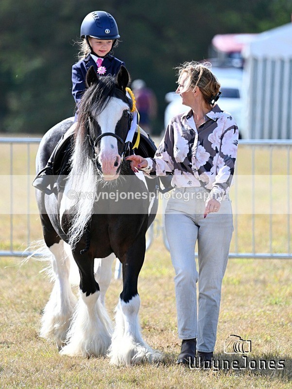 WJ7_9997 - Kellie and Nancy at Swallowfield 31-08-26