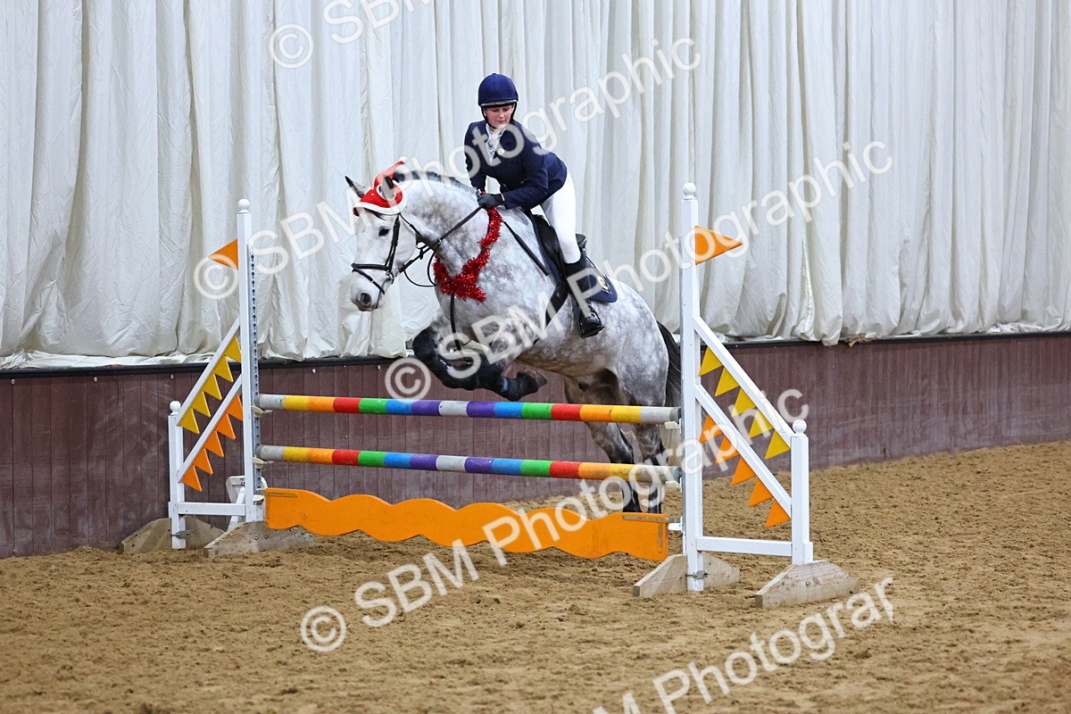 SBM_002804 - Class 6 - Holly & Ivy Stakes - 90cm