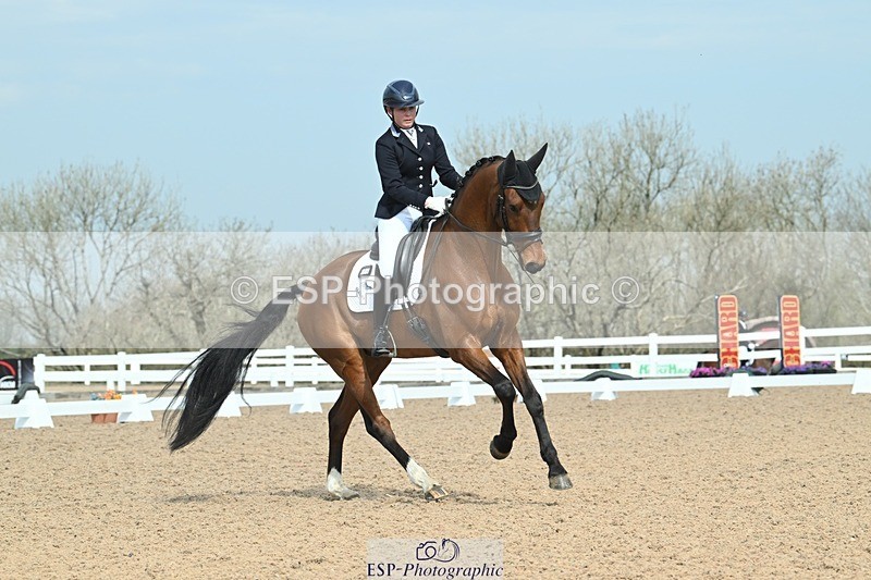 250403-103531-01478 - 036-Abbie.Newbury-Seagry.Viceroy