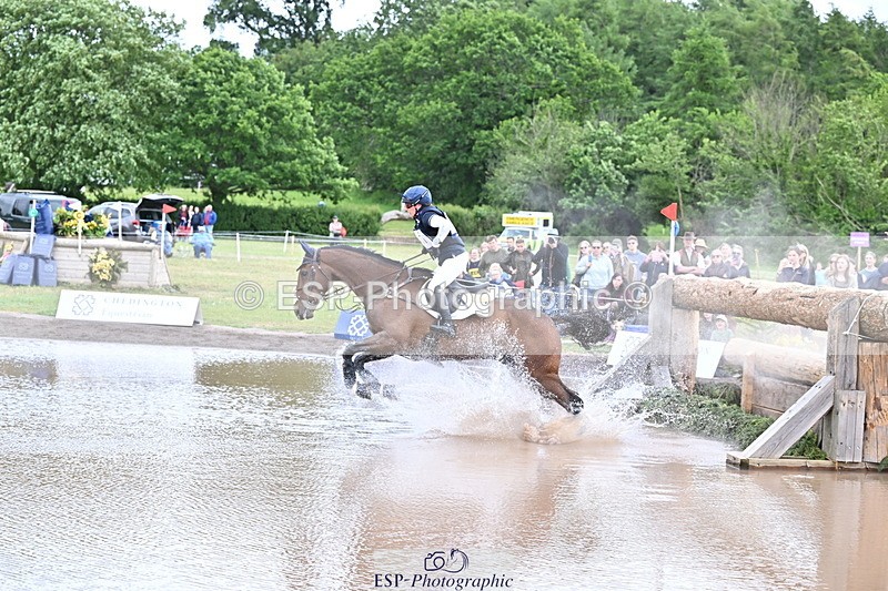 250525A-133251-16260 - D-451-Laura.Collett-DRUMGIVEN.MR.CHARISMA