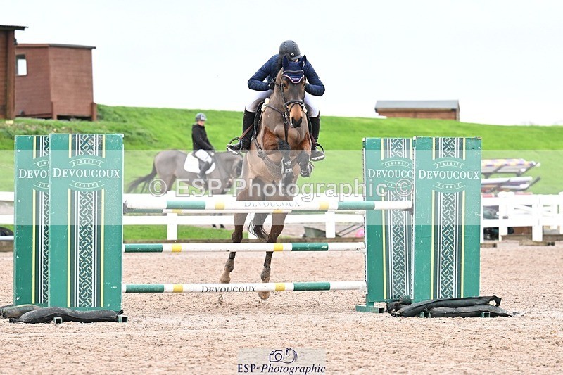 251206-133010-01114 - Cls 13 Snr Foxhunter and 1.20m