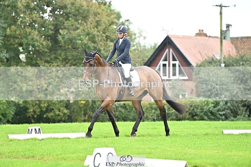 241024-143143-04332 - 582-Courtney.Romcke-JD.ON.THE.ROCKS