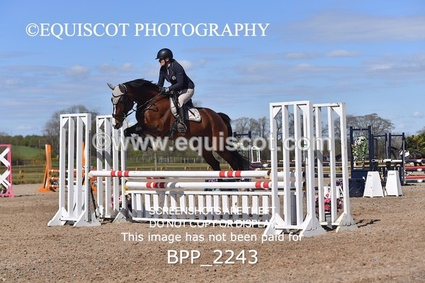 BPP_2243 - CLASS 22 SUN Senior BritiNovice/ 90cm Open