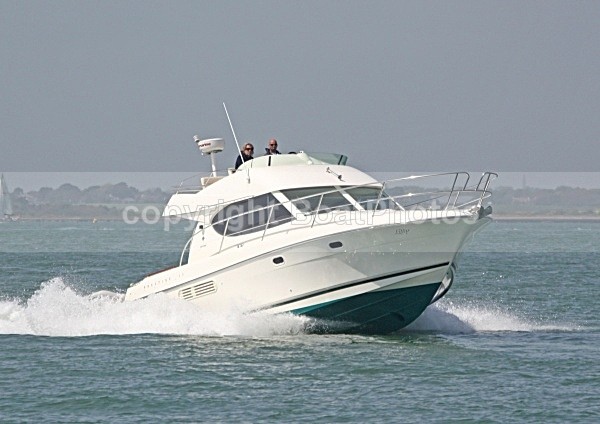 090502 LILLY IMG_6644 - Flybridge Cruisers