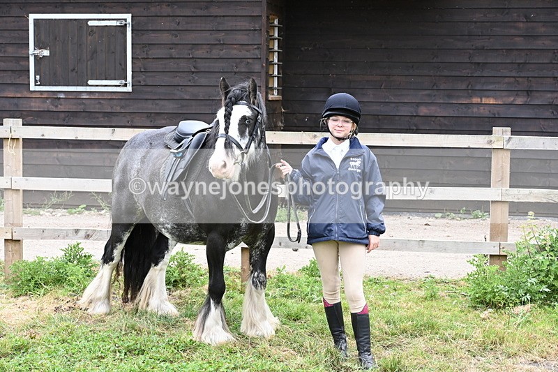 WJ6_2893 - Berks & Bucks - The Old farmhouse - Hound Exercise 20-08-25