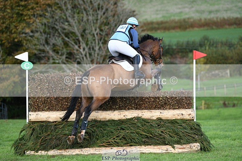 251024A-152834-14775 - C-240-Issy.Hollidge