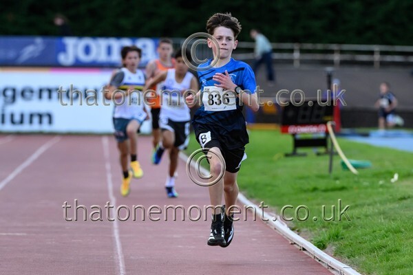 Age26 SUN-924189 - Track Male Set Two