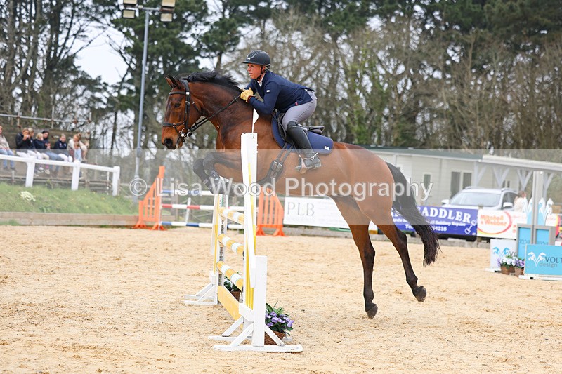 3E7A7672 - Class 8: Senior Newcomers/1.10m open