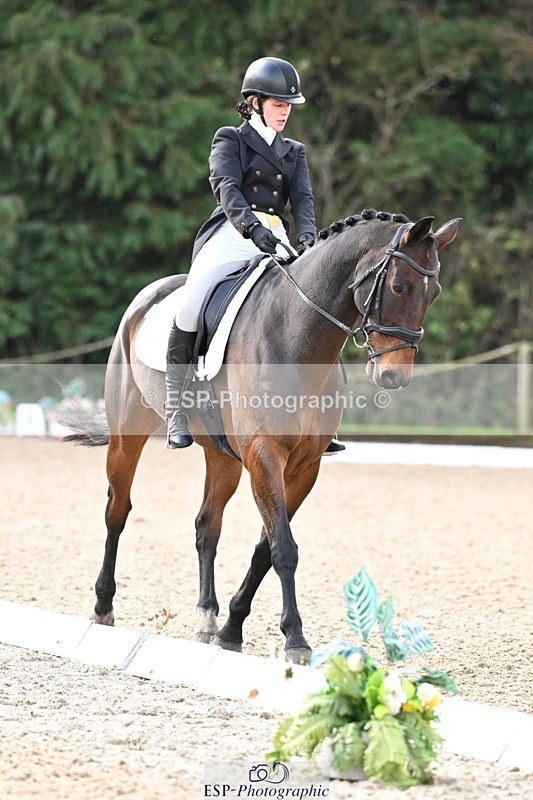 251023A-105230-01570 - B-132-Hannah.R.Jones