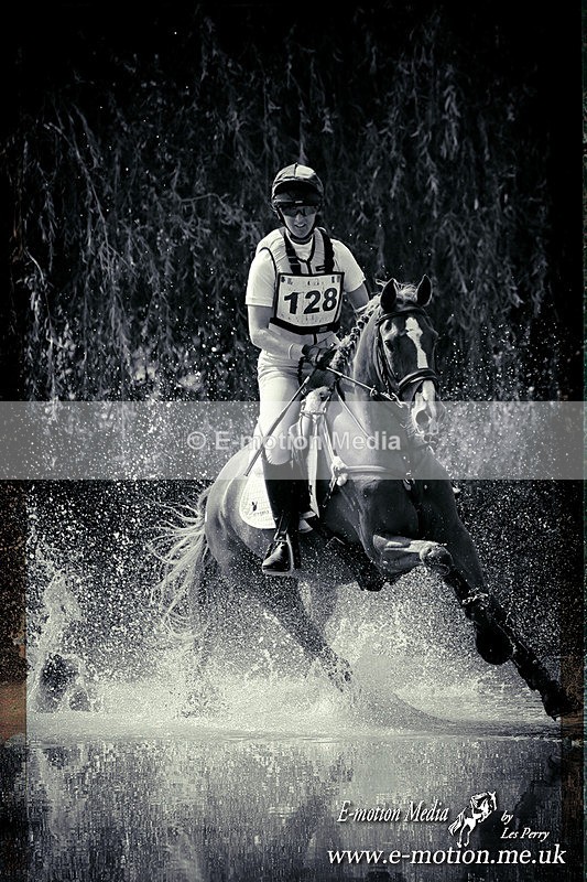 BEXC 220825 846bw - B & W photography