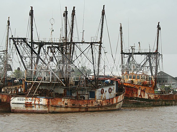 070119 Suriname Rusty Boats - ATLANTIC CROSSING 2006