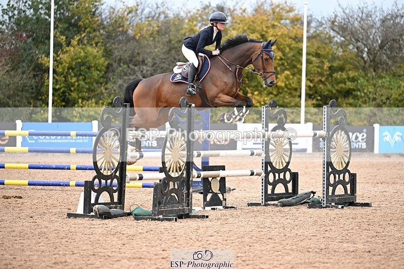 251022-143032-00667 - Cls 6 Snr Foxhunter 1.20m