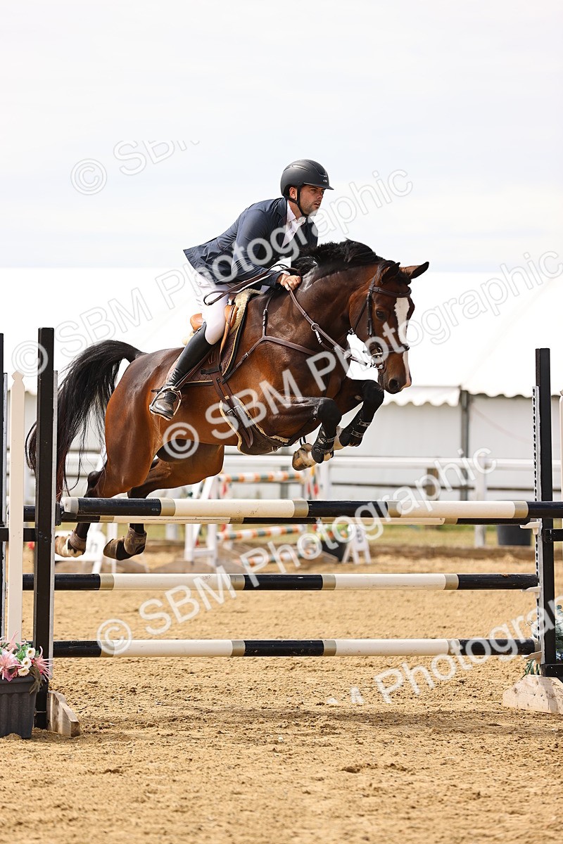 SBM_009695 - Class 8 - Senior Newcomers - 1.10  Open