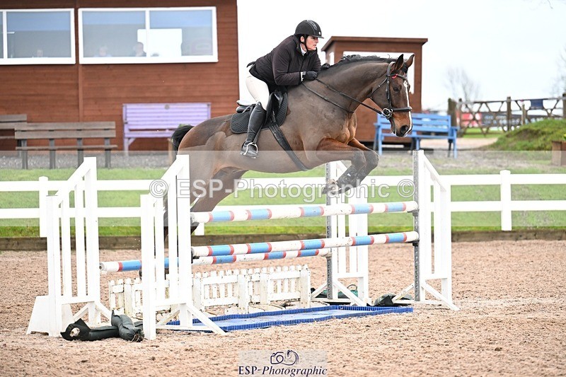 251206-125420-01075 - Cls 12 Snr Newcomers and 1.10m