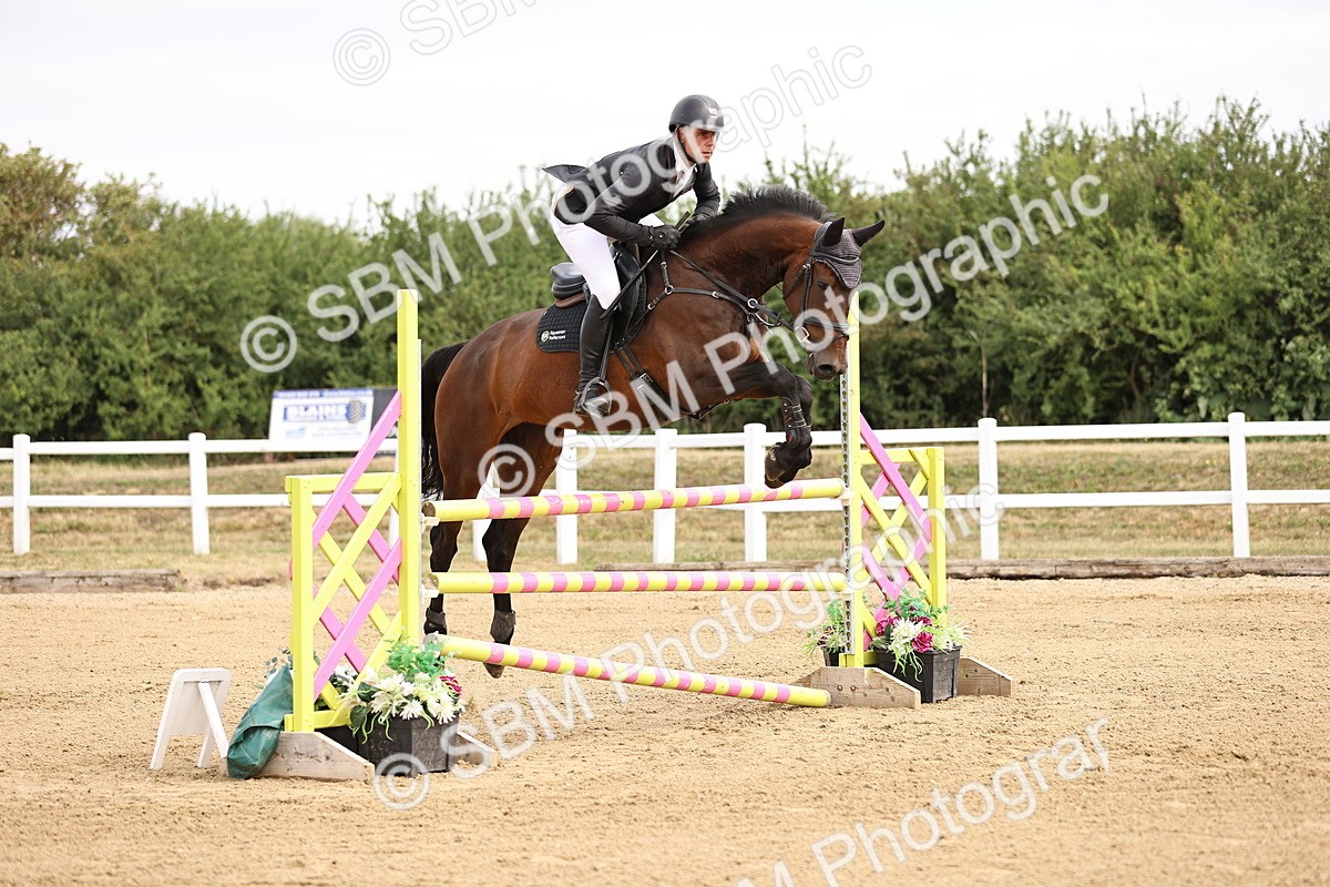 SBM_009565 - Class 8 - Senior Newcomers - 1.10  Open
