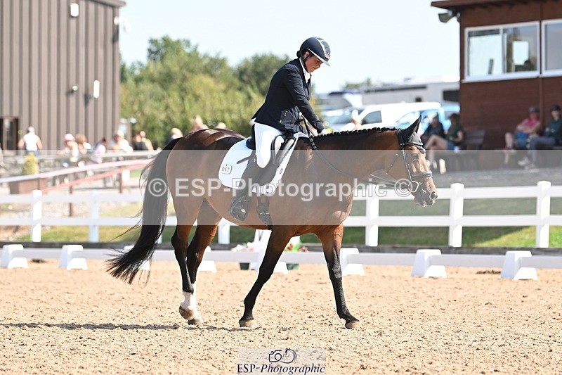 250816-105418-03487 - 047-Hannah.RogersWoodendfarm.Viva