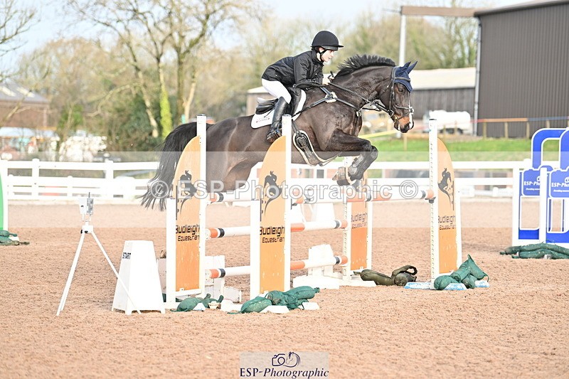 231209A-122123-01754 - Cls 12 Newcomers & 1.10m Open