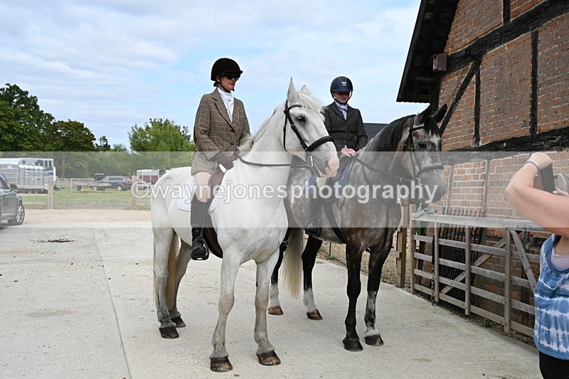 WJ6_3519 - Berks & Bucks - The Old farmhouse - Hound Exercise 20-08-25